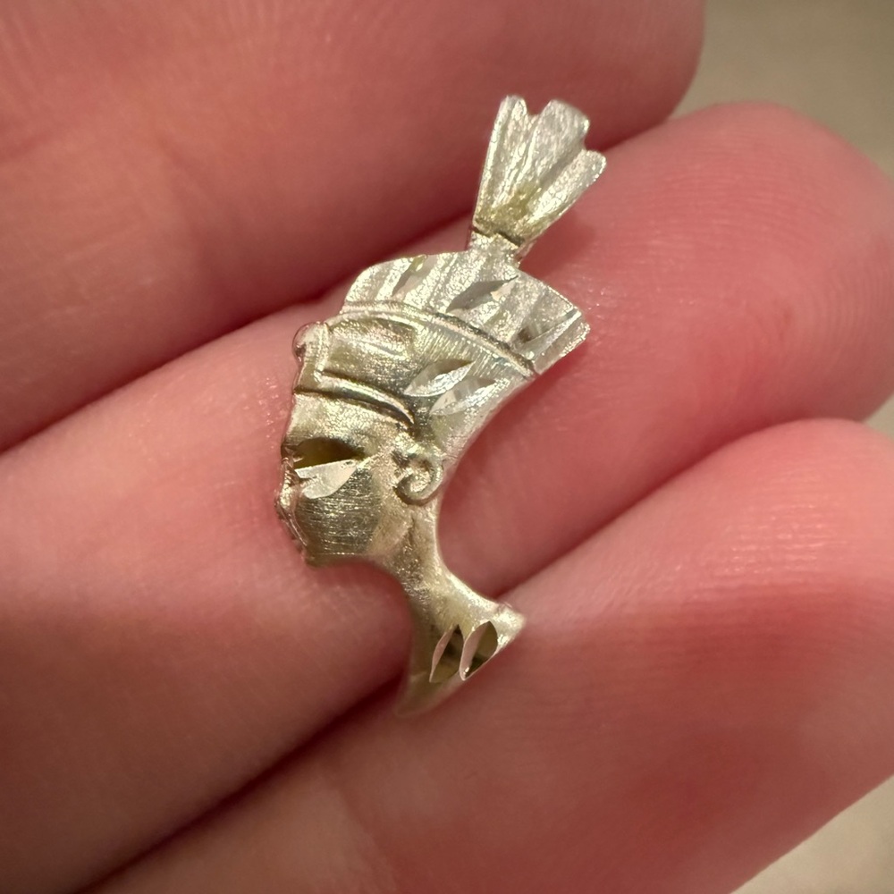 Sterling silver diamond cut Nefertiti Egypt style charm pendant .925